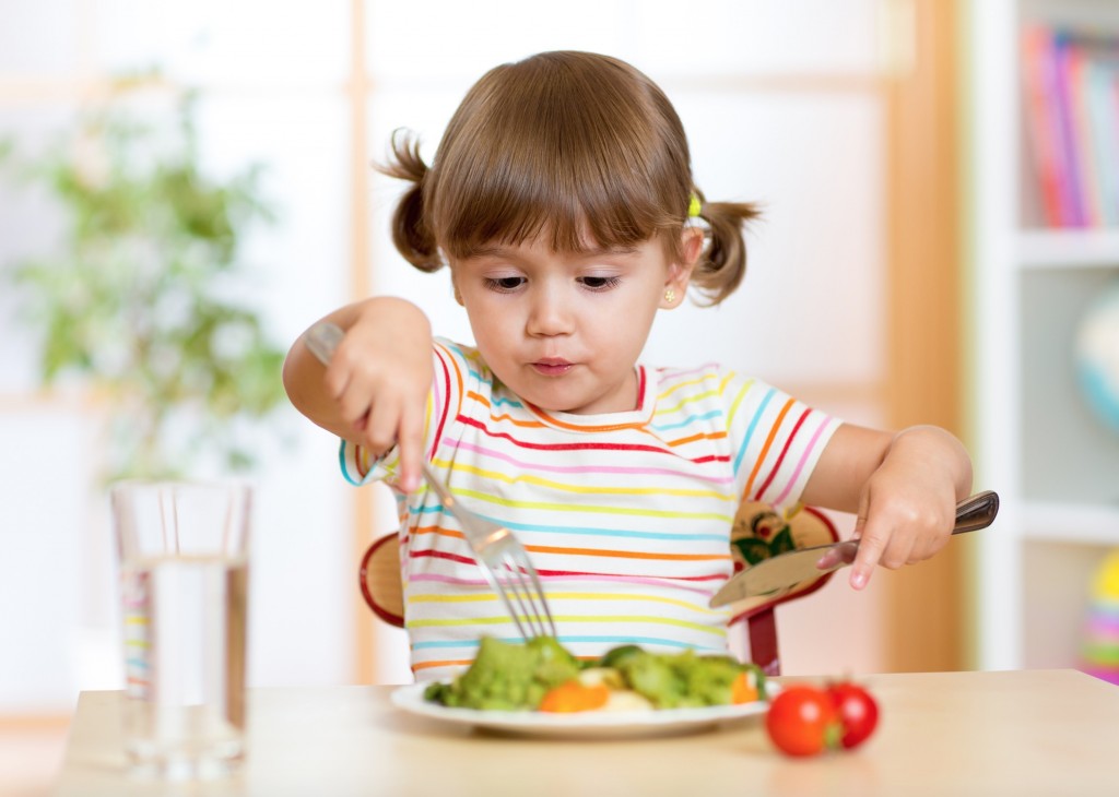 هفت خطایی که در تغذیه‌ فرزندتان مرتکب می‌شوید - کمروبیبی - camrobaby.com